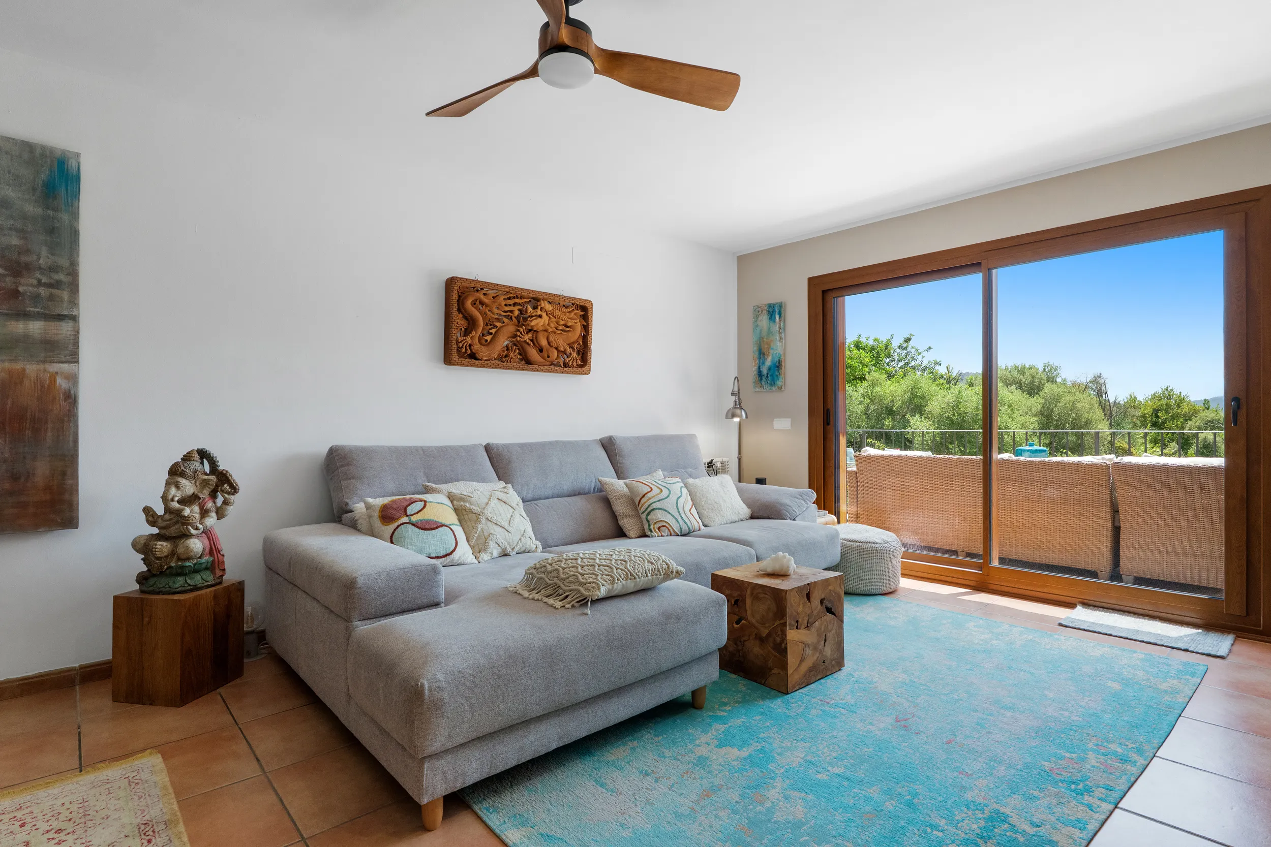 Adosado de estilo mediterráneo con vistas a la montaña en Puigpunyent-5