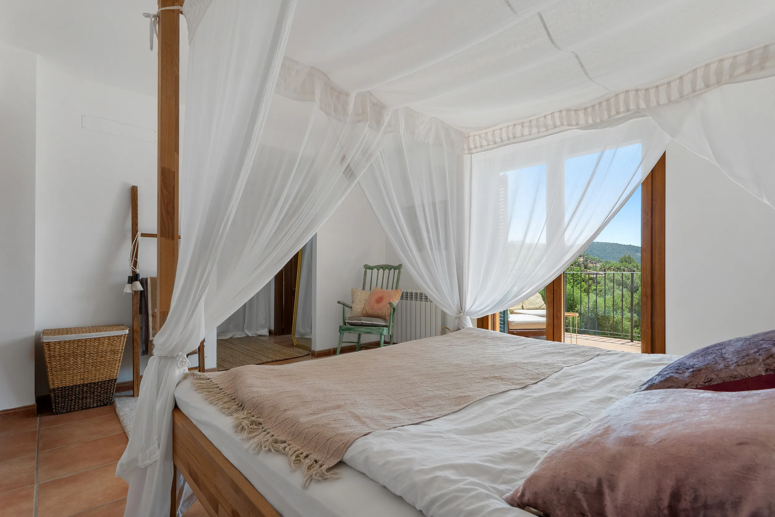 Una casa adossada mediterrània amb vistes a la muntanya a Puigpunyent-11