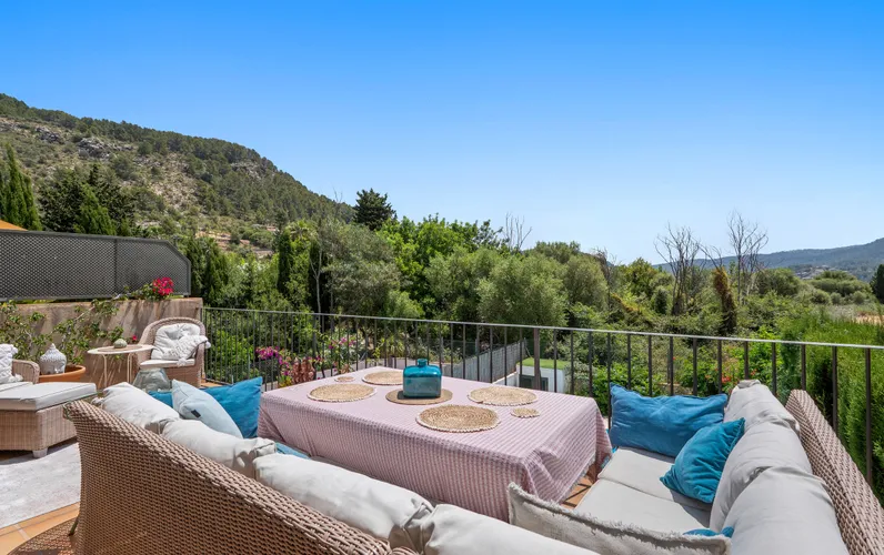 Maison de ville méditerranéenne avec vue sur la montagne à Puigpunyent
