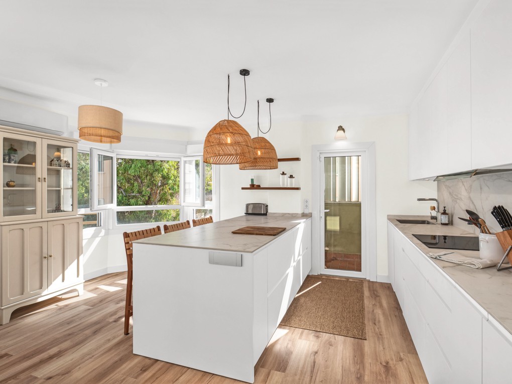 Bright Renovated Apartment with Marina Views in Son Armadams-5