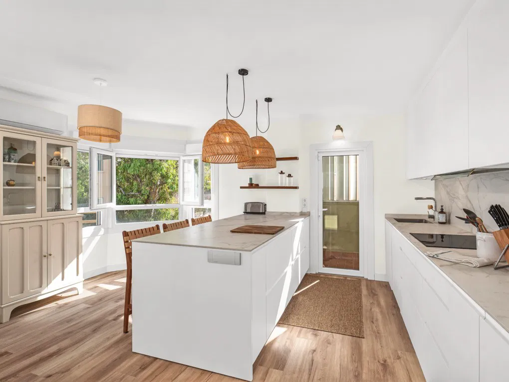 Bright Renovated Apartment with Marina Views in Son Armadams-5