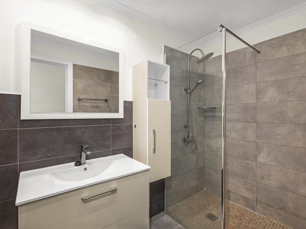 Bright Renovated Apartment with Marina Views in Son Armadams-12