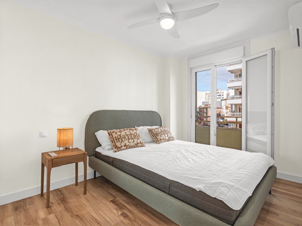 Bright Renovated Apartment with Marina Views in Son Armadams-10