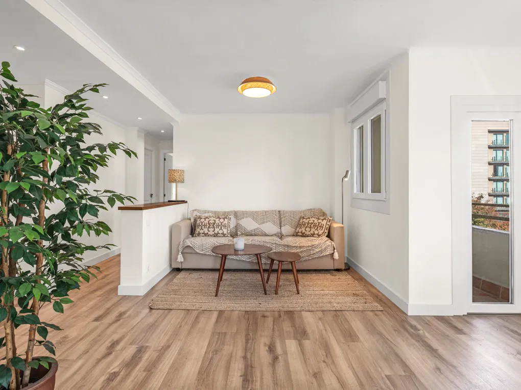 Bright Renovated Apartment with Marina Views in Son Armadams-3