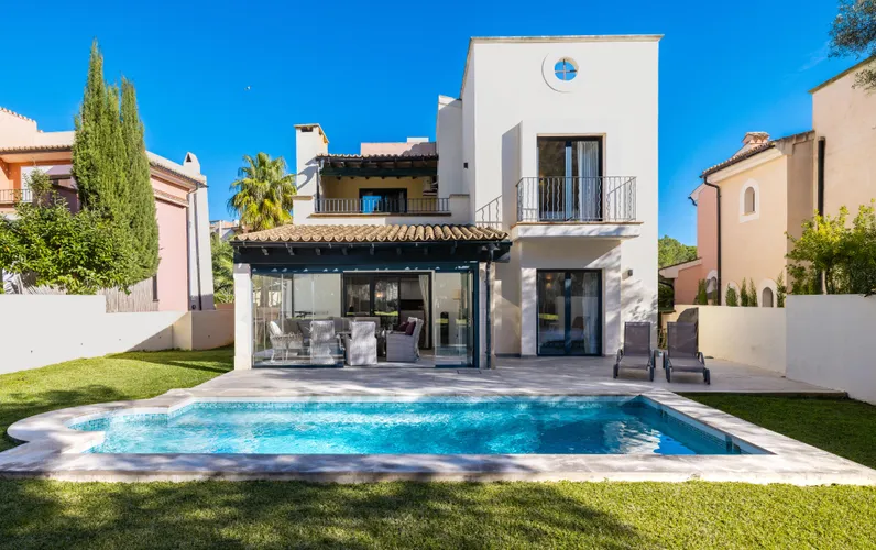 Elegant golf frontline villa with private pool in Nova Santa Ponsa