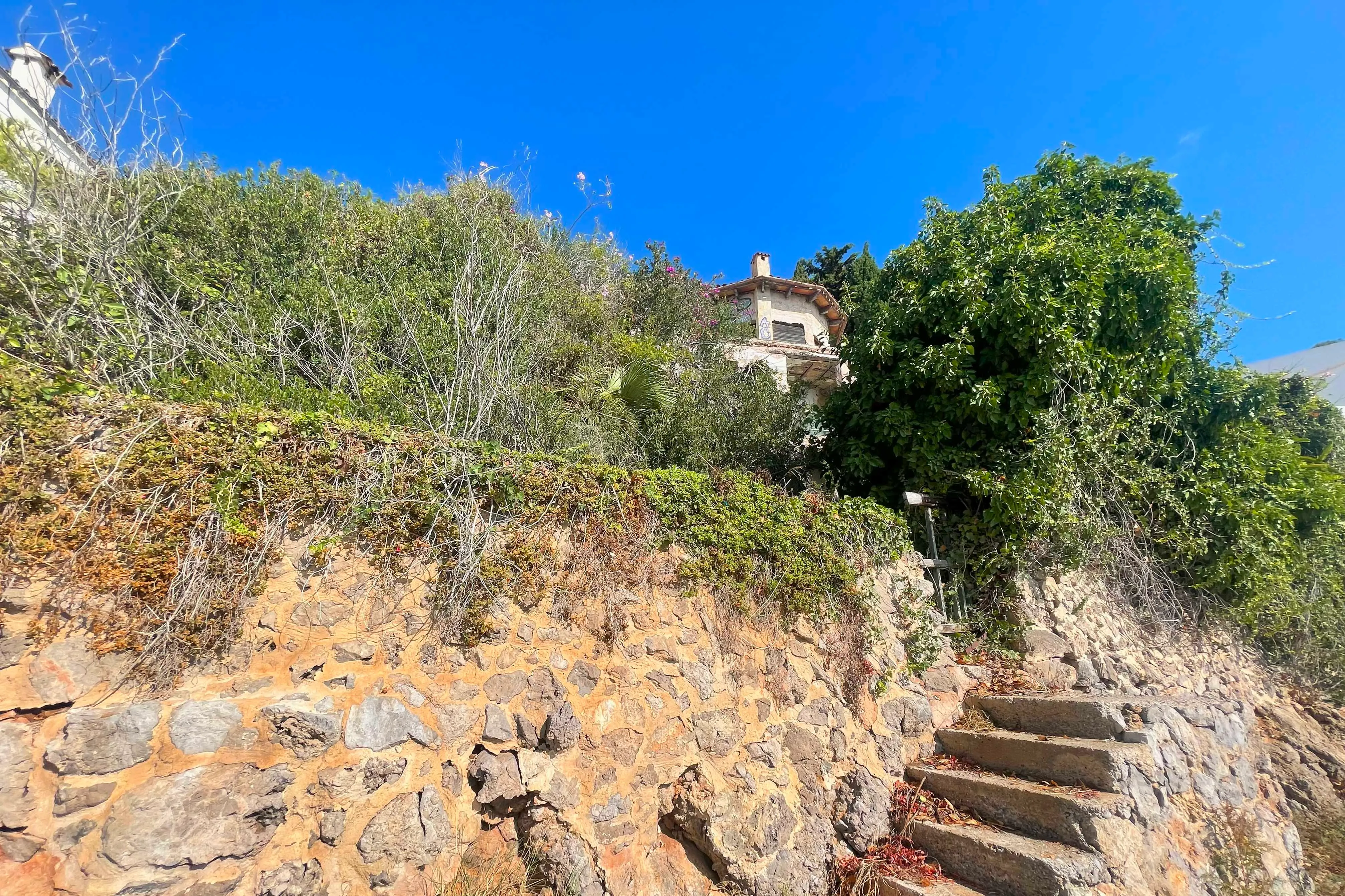 Exclusief perceel aan zee in Alcanada (Puerto Alcudia) met de mogelijkheid om een luxe villa te bouwen-11