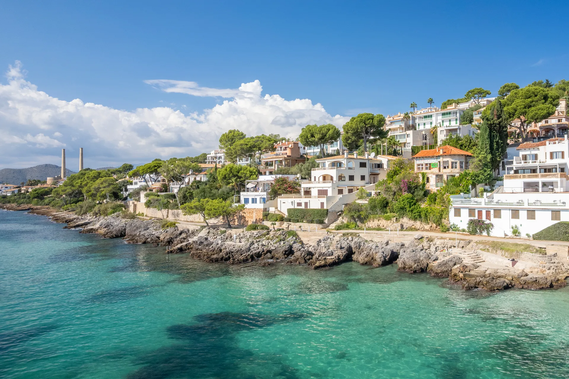 Exclusief perceel aan zee in Alcanada (Puerto Alcudia) met de mogelijkheid om een luxe villa te bouwen-2