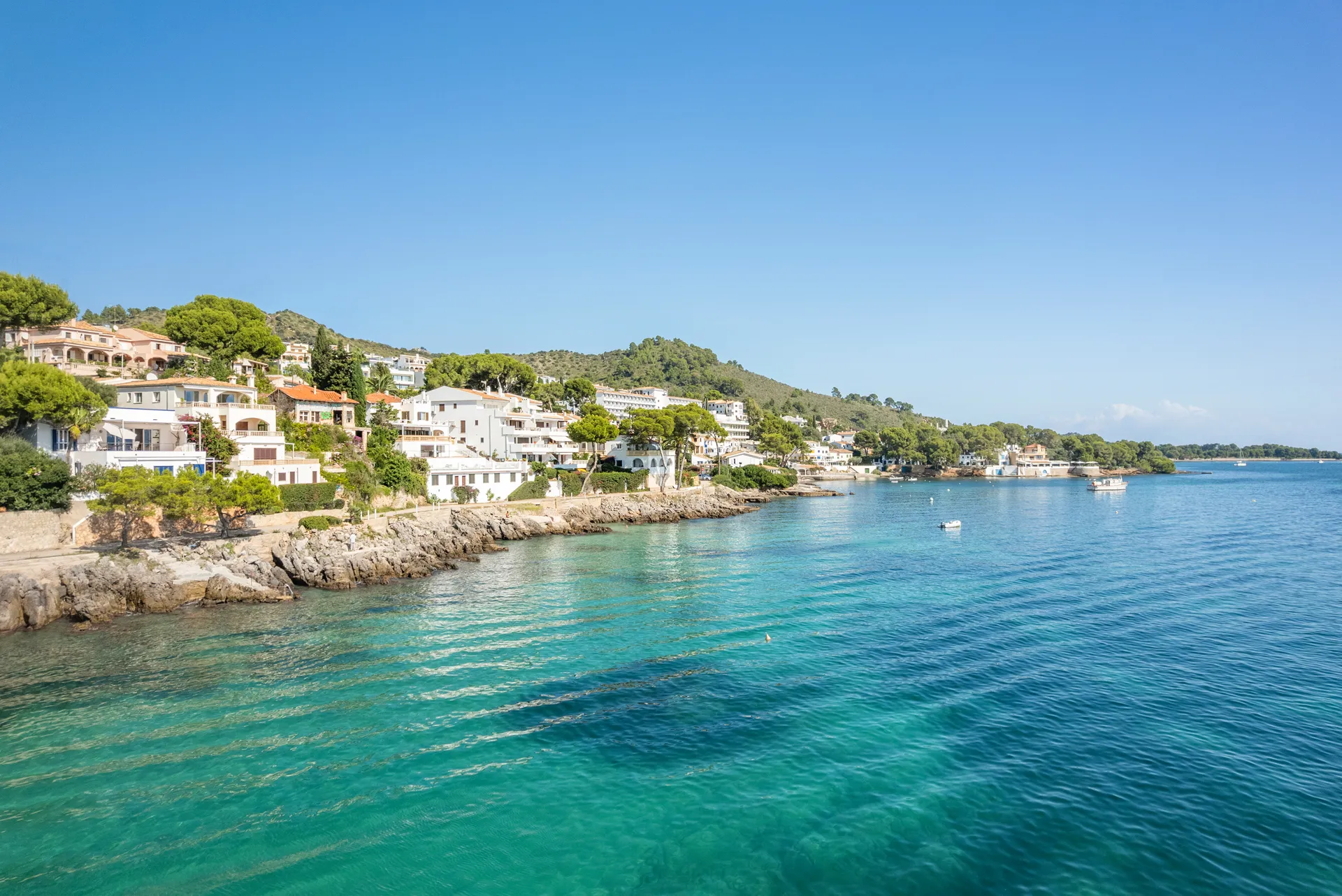 Exclusief perceel aan zee in Alcanada (Puerto Alcudia) met de mogelijkheid om een luxe villa te bouwen-4