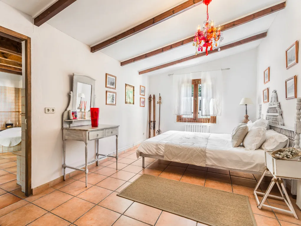 Lanthus med enastående trädgård och pool i utkanten av Sencelles-14