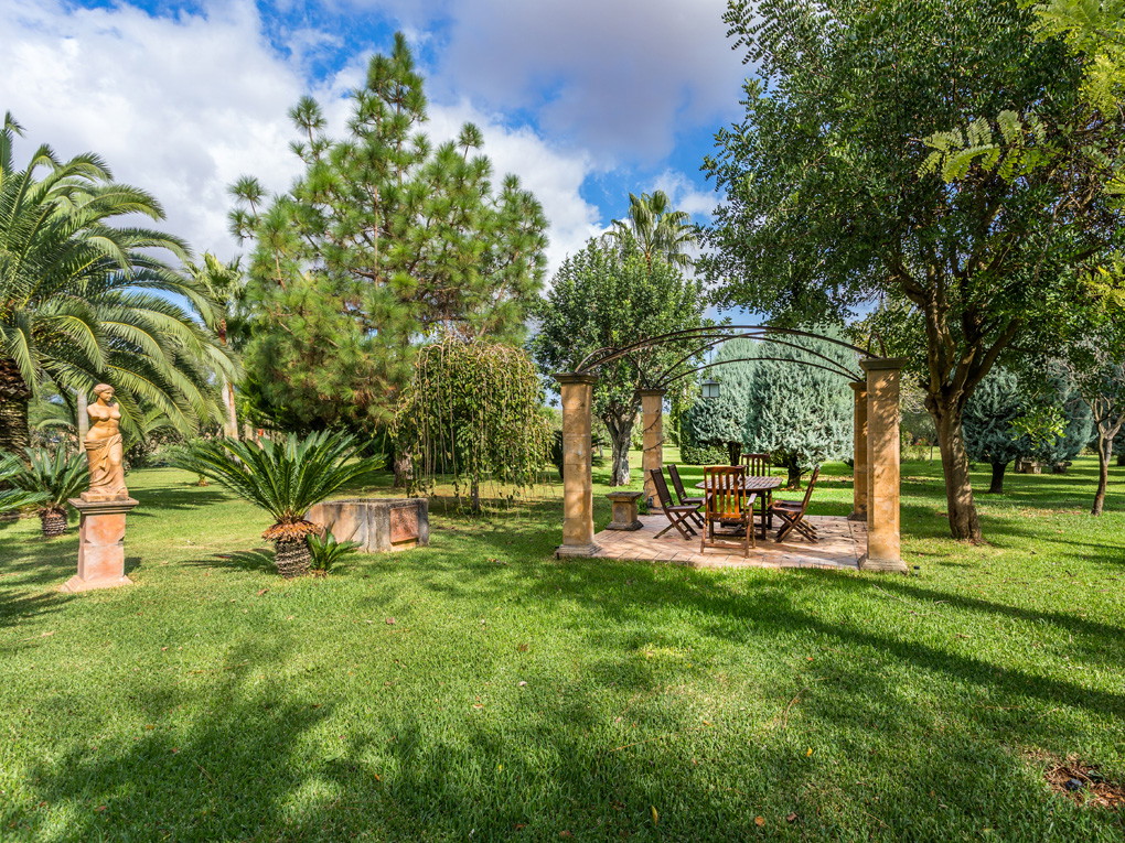 Country house with outstanding garden and pool-18
