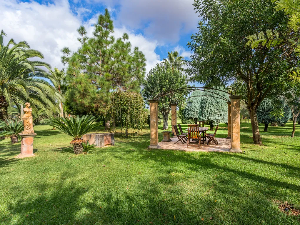 Finca amb impressionant jardí i piscina als afores de Sencelles-18