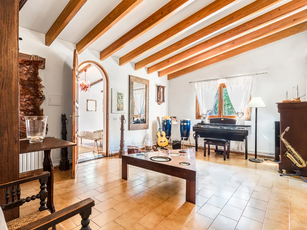 Lanthus med enastående trädgård och pool i utkanten av Sencelles-7