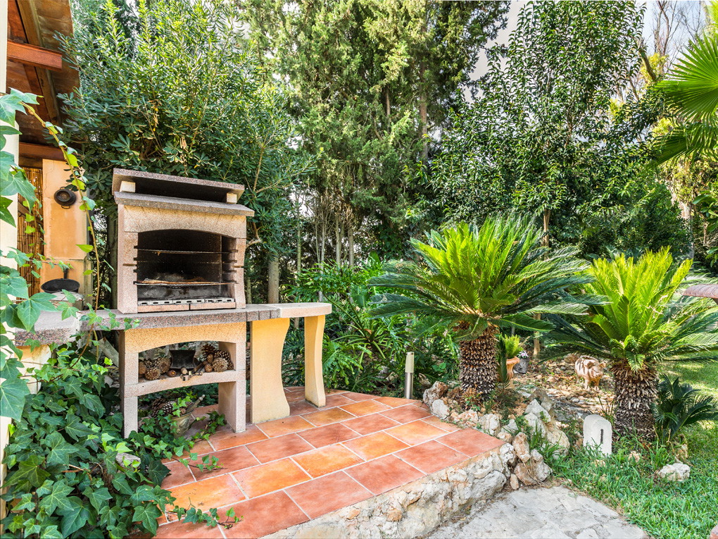 Country house with outstanding garden and pool-17