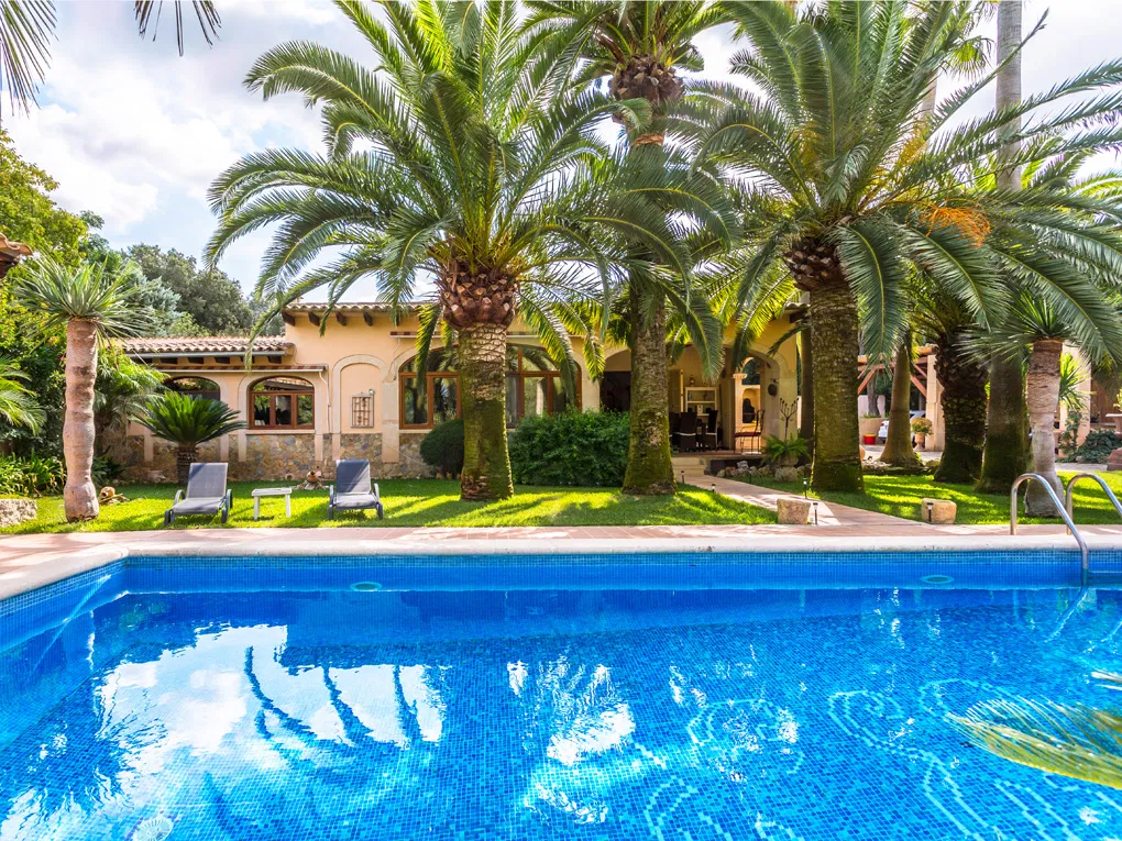 Country house with outstanding garden and pool-2