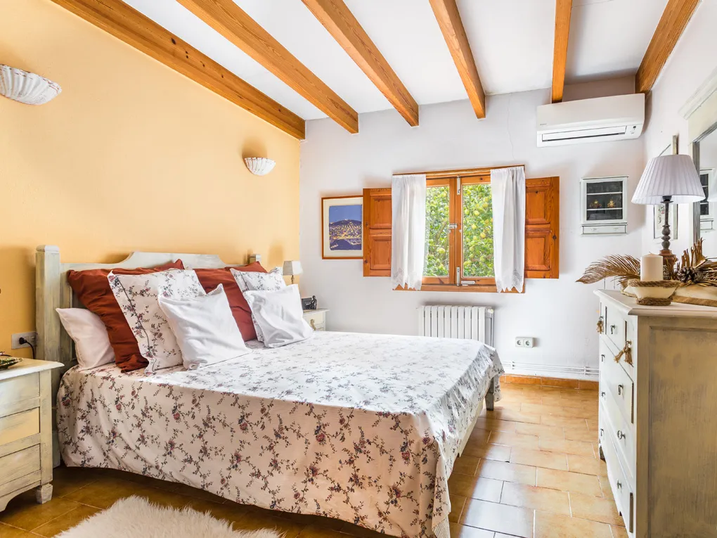 Lanthus med enastående trädgård och pool i utkanten av Sencelles-12