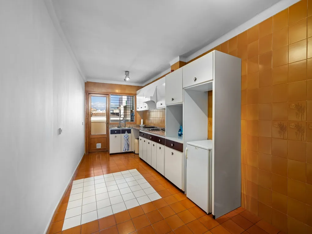 Unieke kans in de 1e zeelijn van Portixol - te renoveren appartement met groot potentieel-7