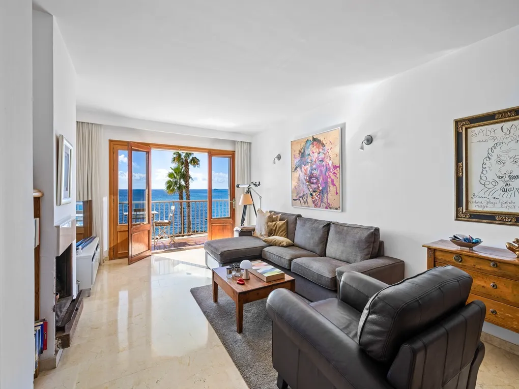 Unieke kans in de 1e zeelijn van Portixol - te renoveren appartement met groot potentieel-2