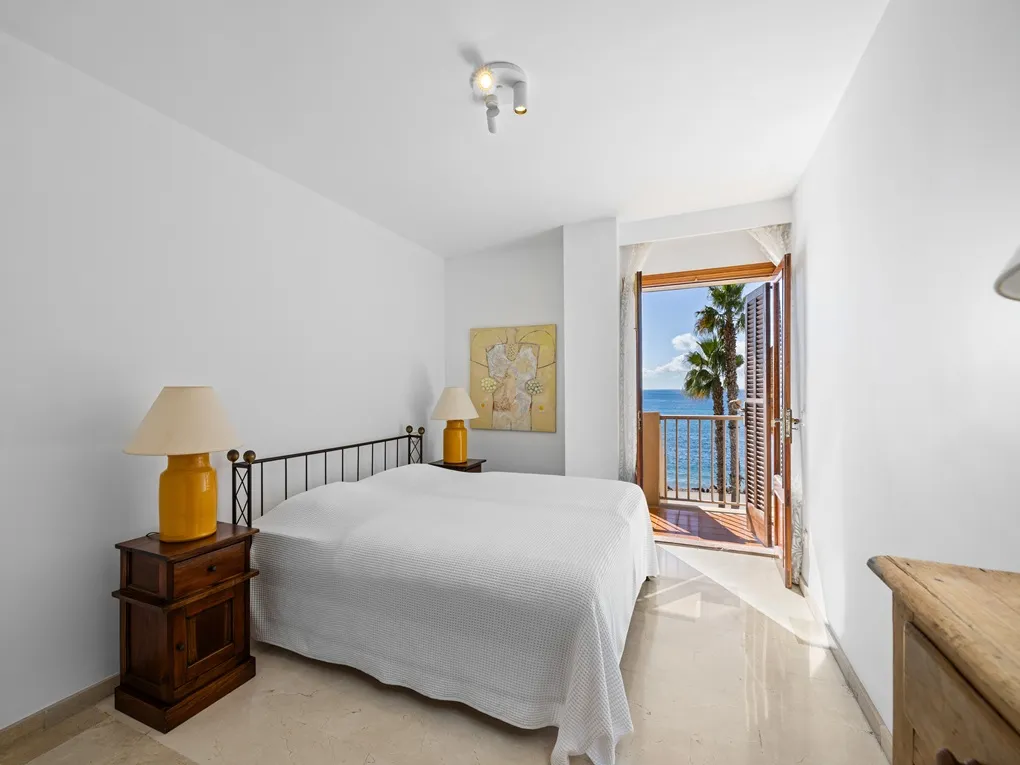 Unieke kans in de 1e zeelijn van Portixol - te renoveren appartement met groot potentieel-5