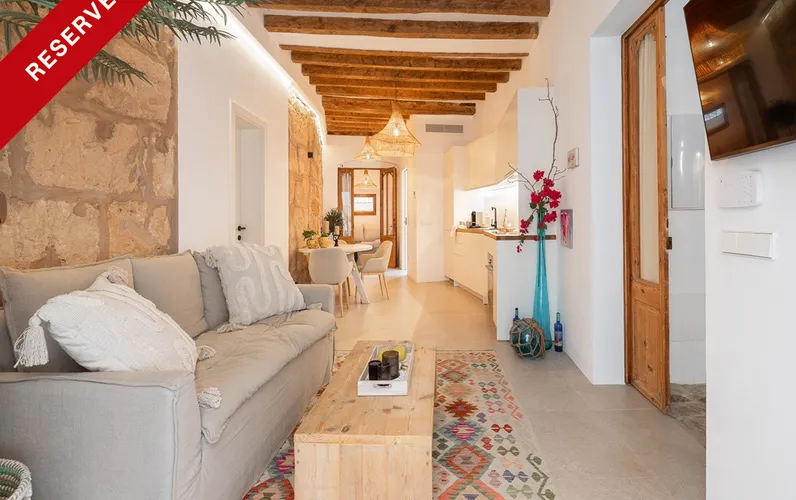 Moderno apartamento en planta baja con mucho encanto histórico cerca de Las Rambla