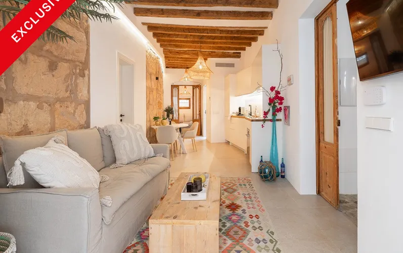 Современная квартира на первом этаже с историческим шармом недалеко от бульвара Рамбла