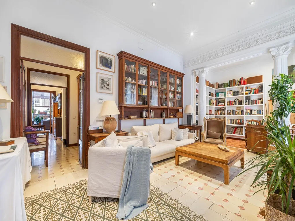 Exclusief, uniek pand met twee appartementen met uitzonderlijke charme en een groot potentieel-1