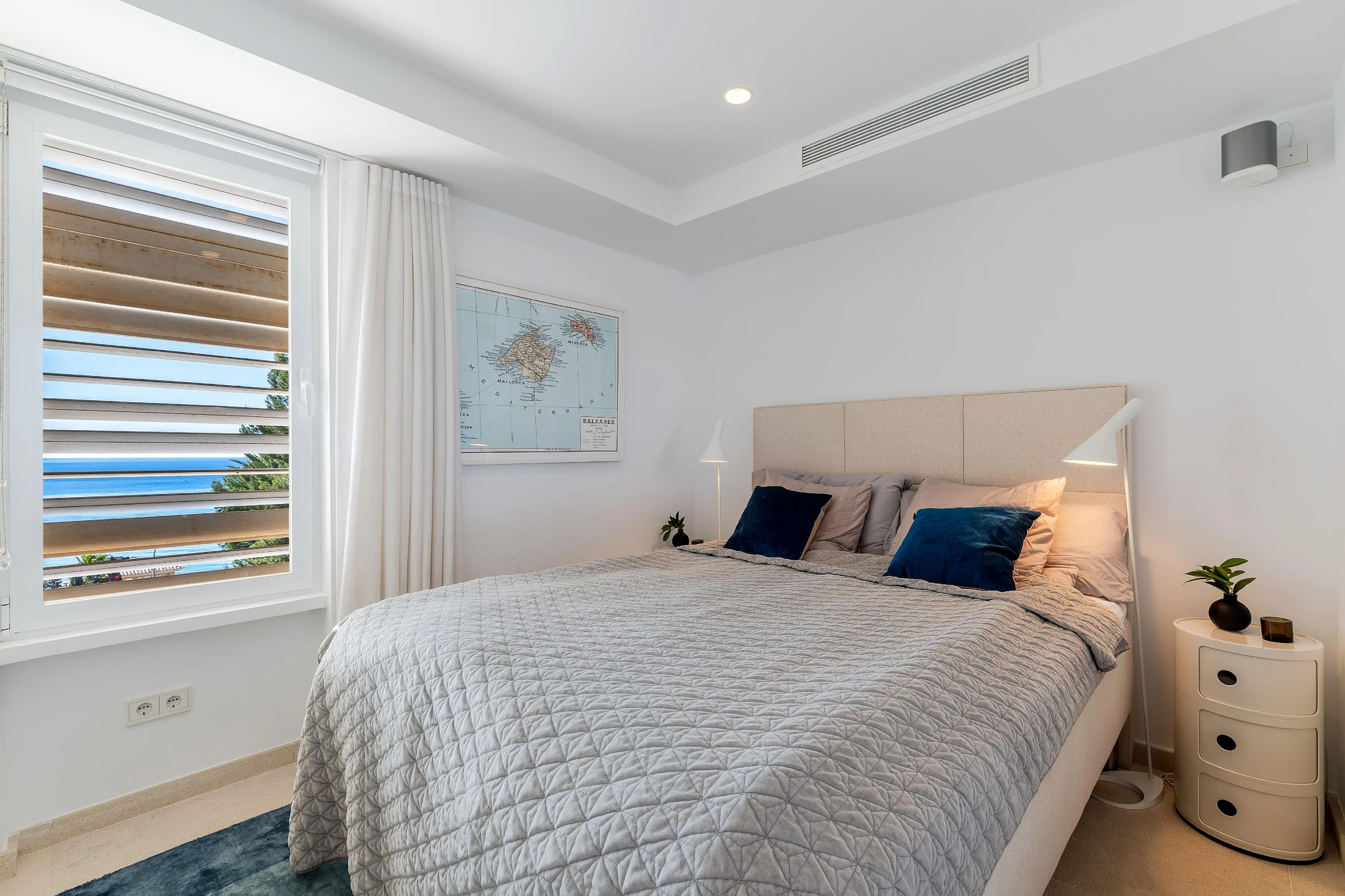 Exceptional penthouse with breathtaking sea views in Illetas-9