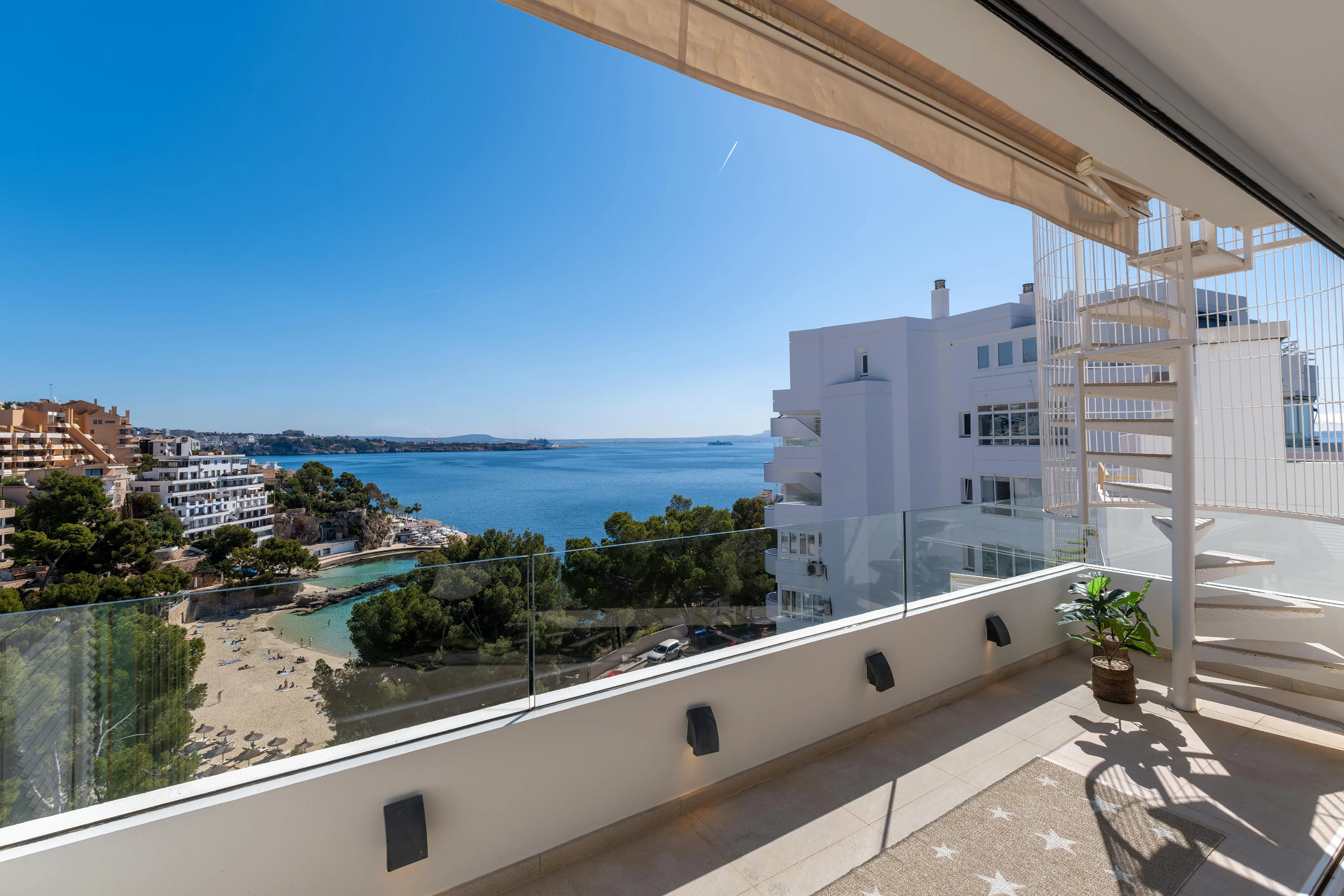 Exceptional penthouse with breathtaking sea views in Illetas-2