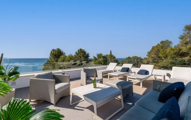 Wyjątkowy penthouse z zapierającym dech w piersiach widokiem na morze w Illetas