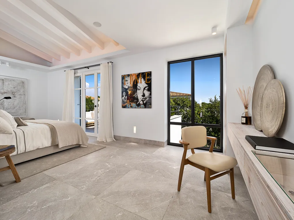 Stylishly renovated villa in a prime location in Nova Santa Ponsa-8