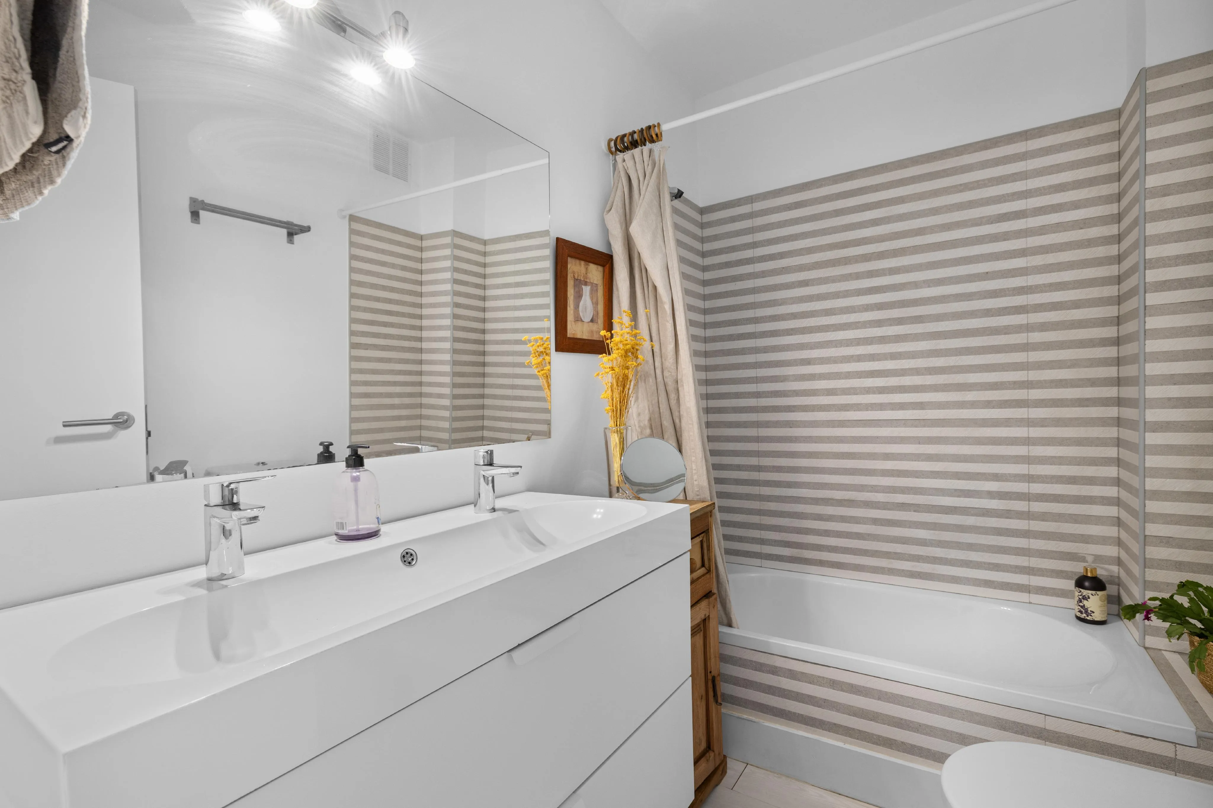 Appartement élégant et lumineux avec terrasse à Son Armadams-10