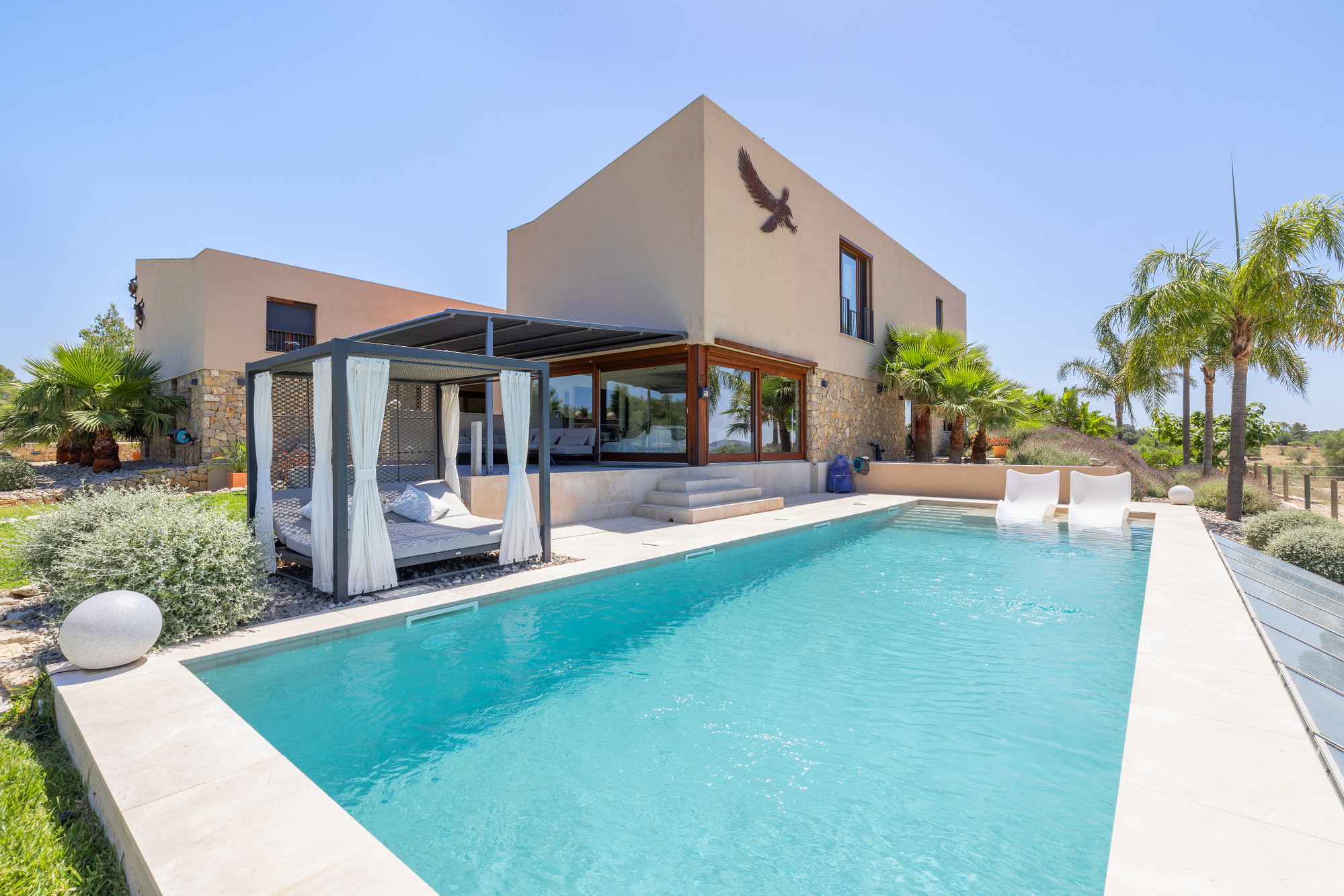 Finca moderne avec piscine et vue sur la montagne
