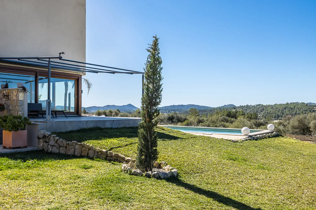 Moderne landhus med pool og bjergudsigt-17
