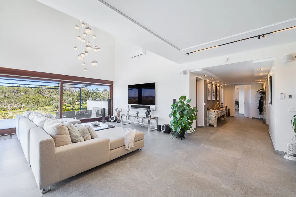 Moderne landhus med pool og bjergudsigt-6