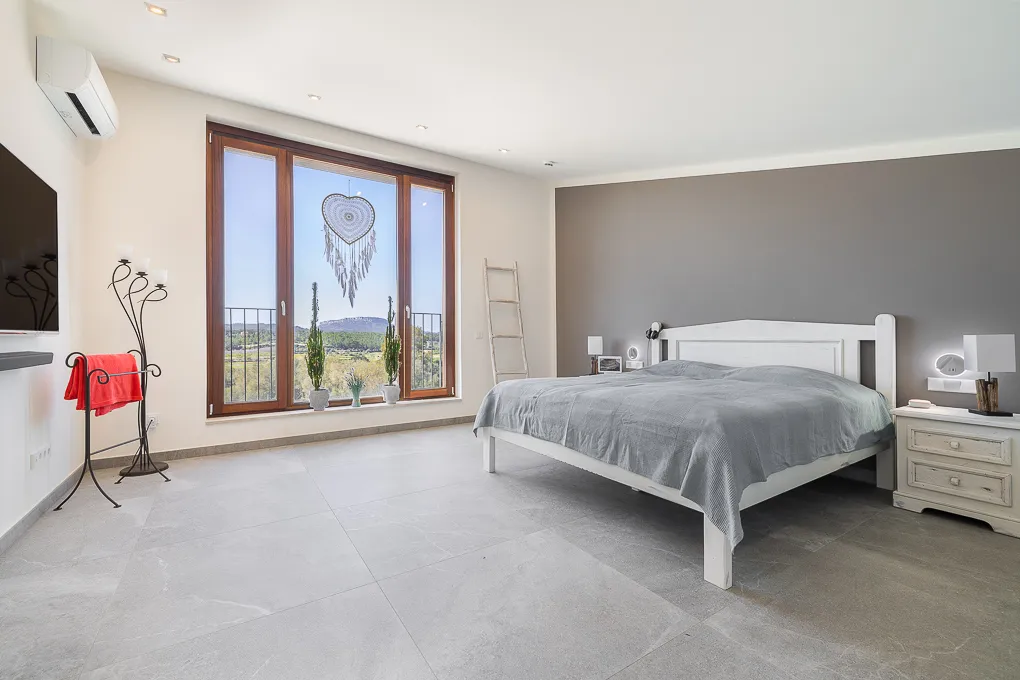 Moderne landhus med pool og bjergudsigt-15