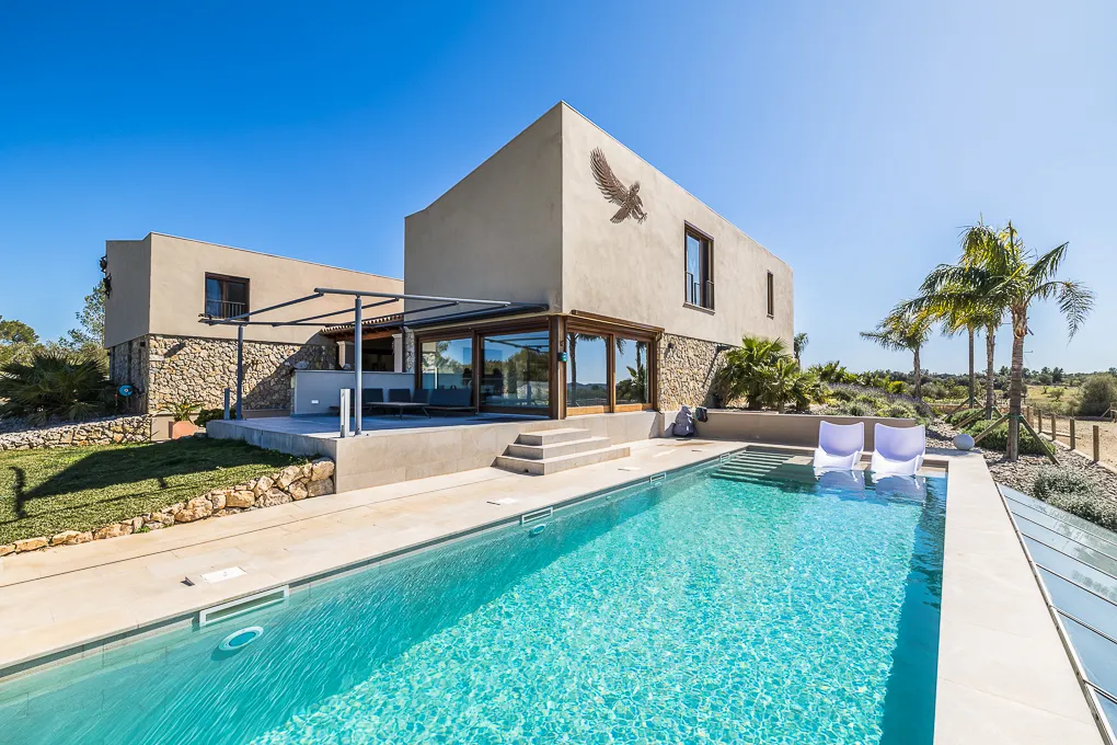 Moderne landhus med pool og bjergudsigt-3