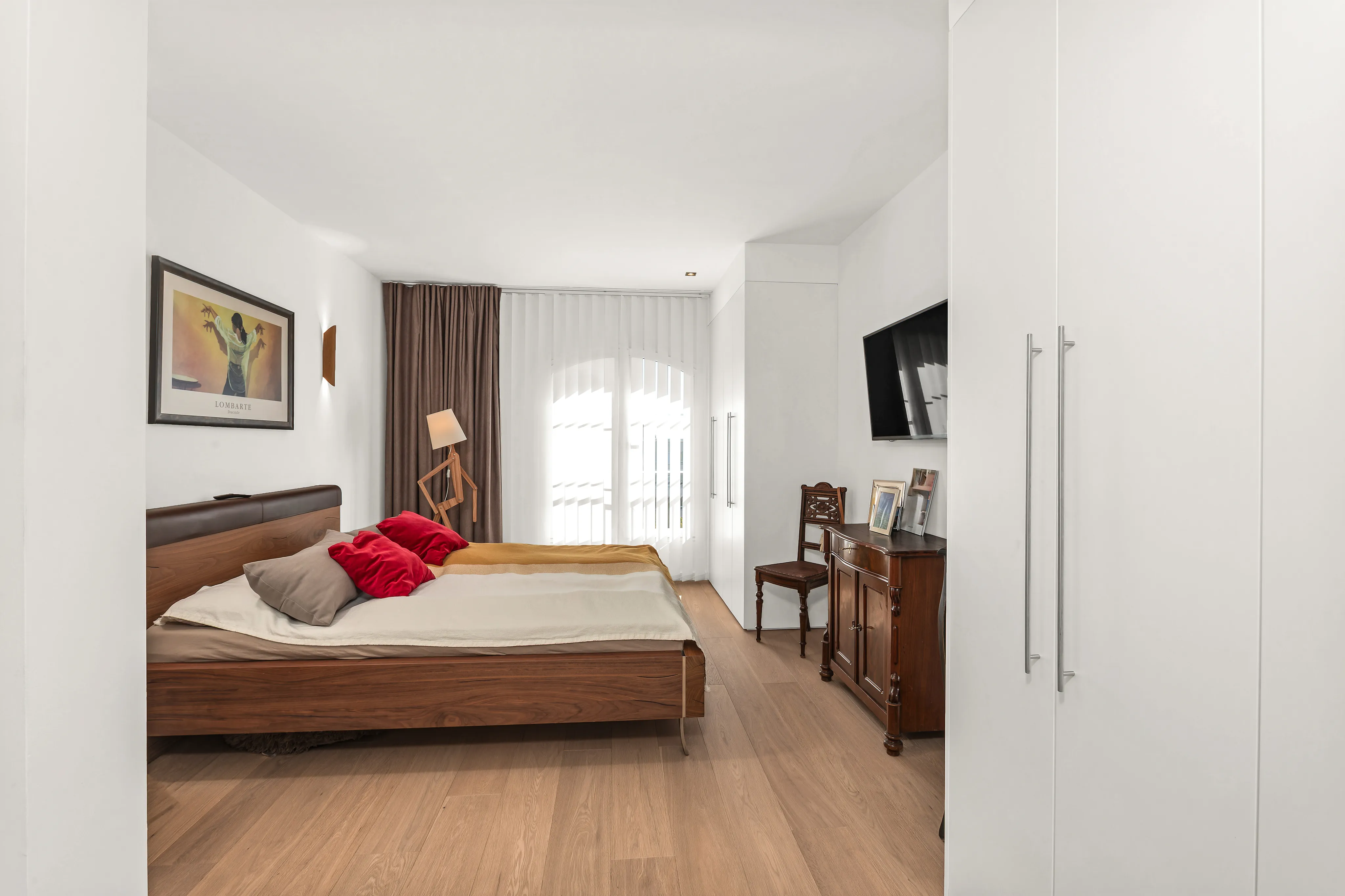 Exclusivo ático reformado con preciosas vistas-11