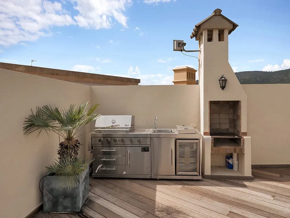 Exclusivo ático reformado con preciosas vistas-17