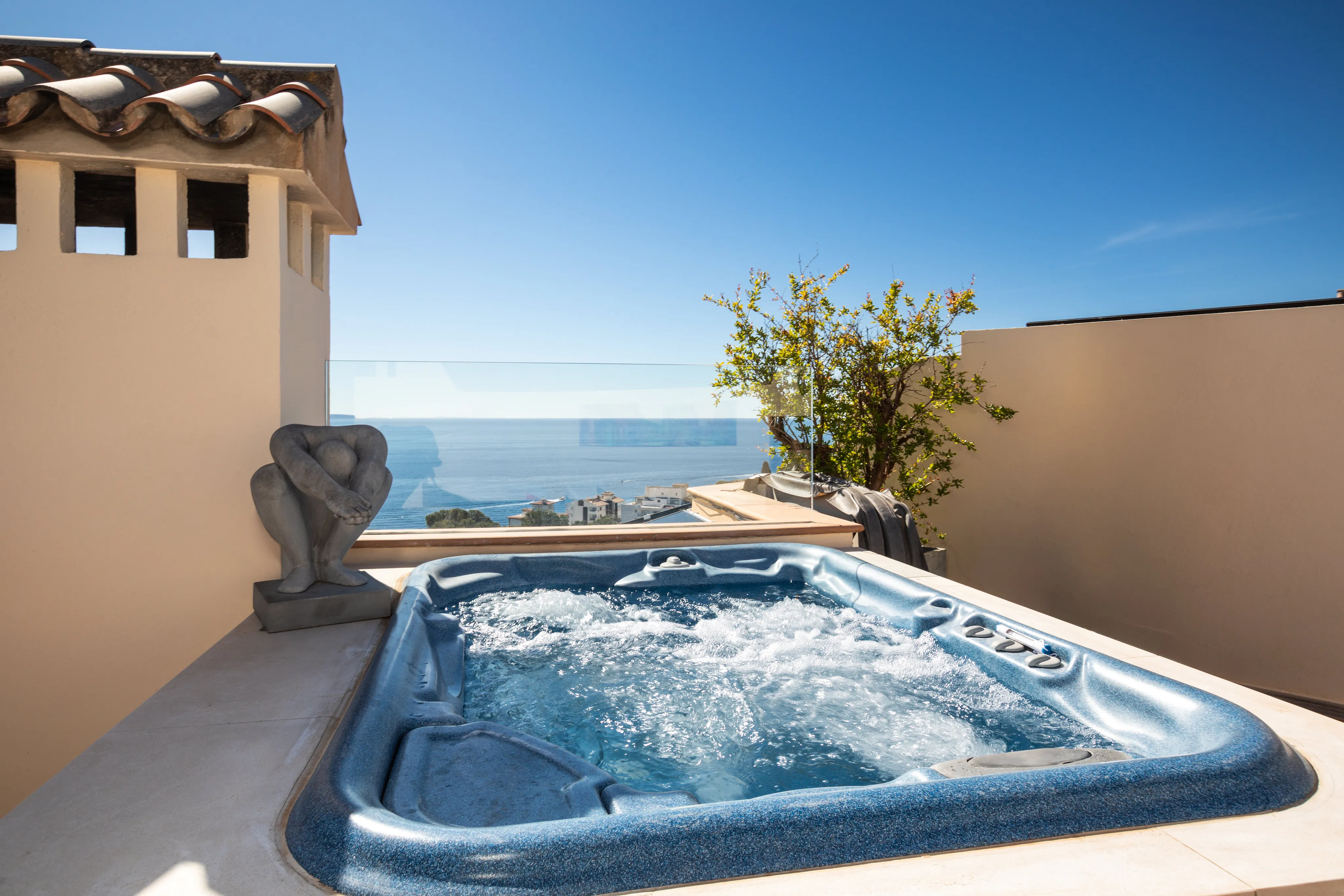 Exclusivo ático reformado con preciosas vistas-18