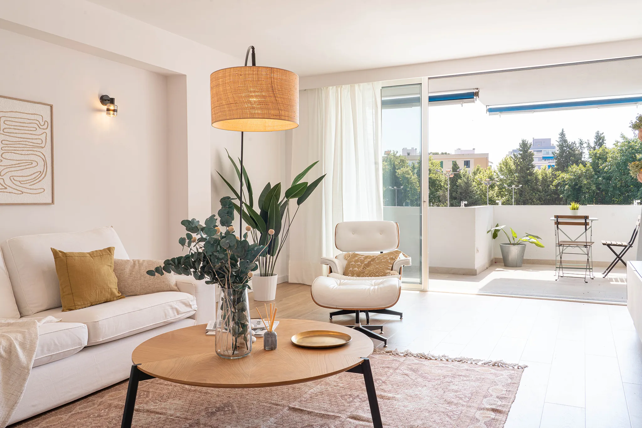 Renovated apartment with tennis views-5