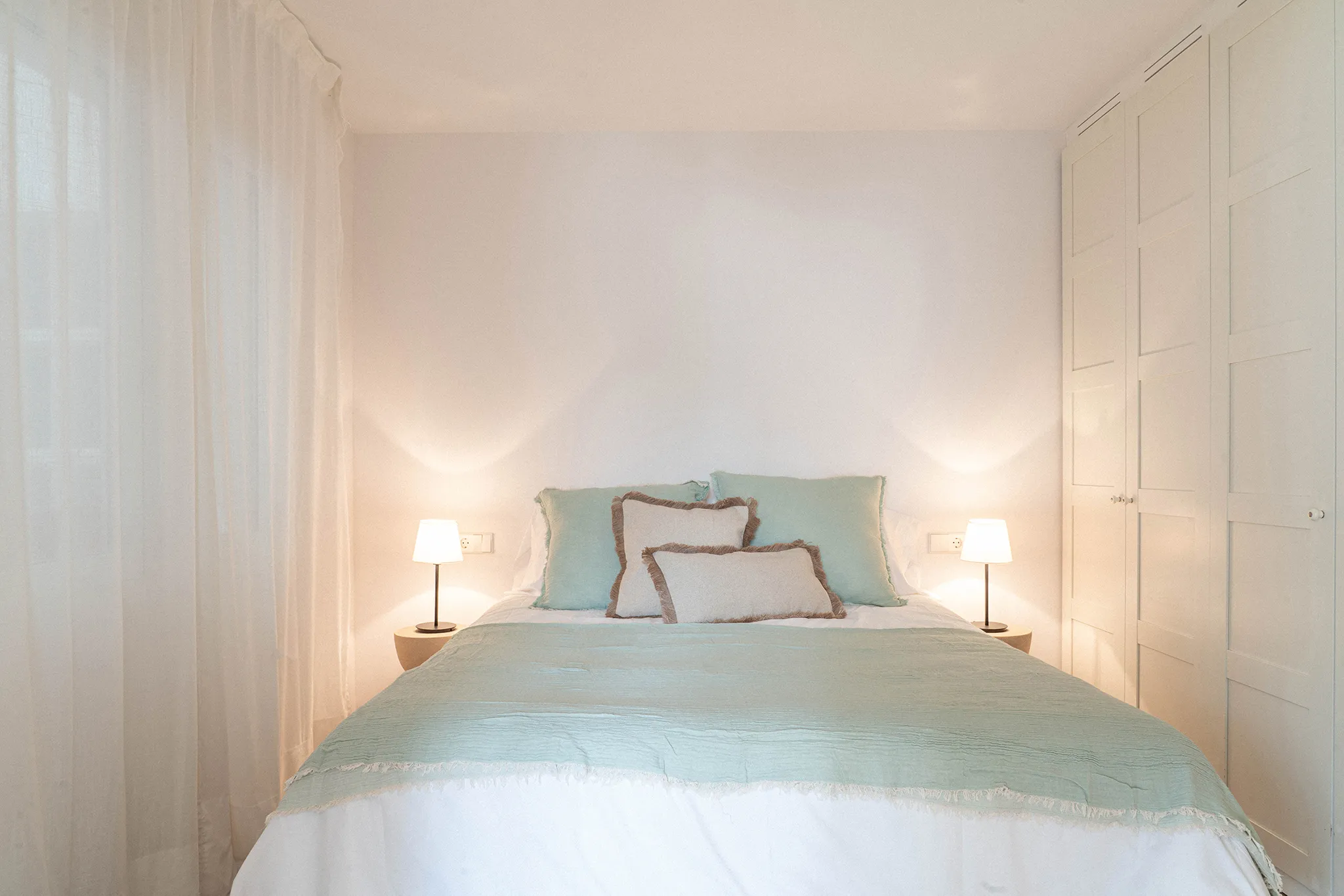 Renovated apartment with tennis views-12