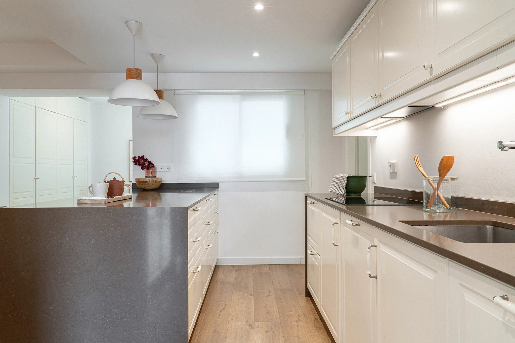 Renovated apartment with tennis views-8