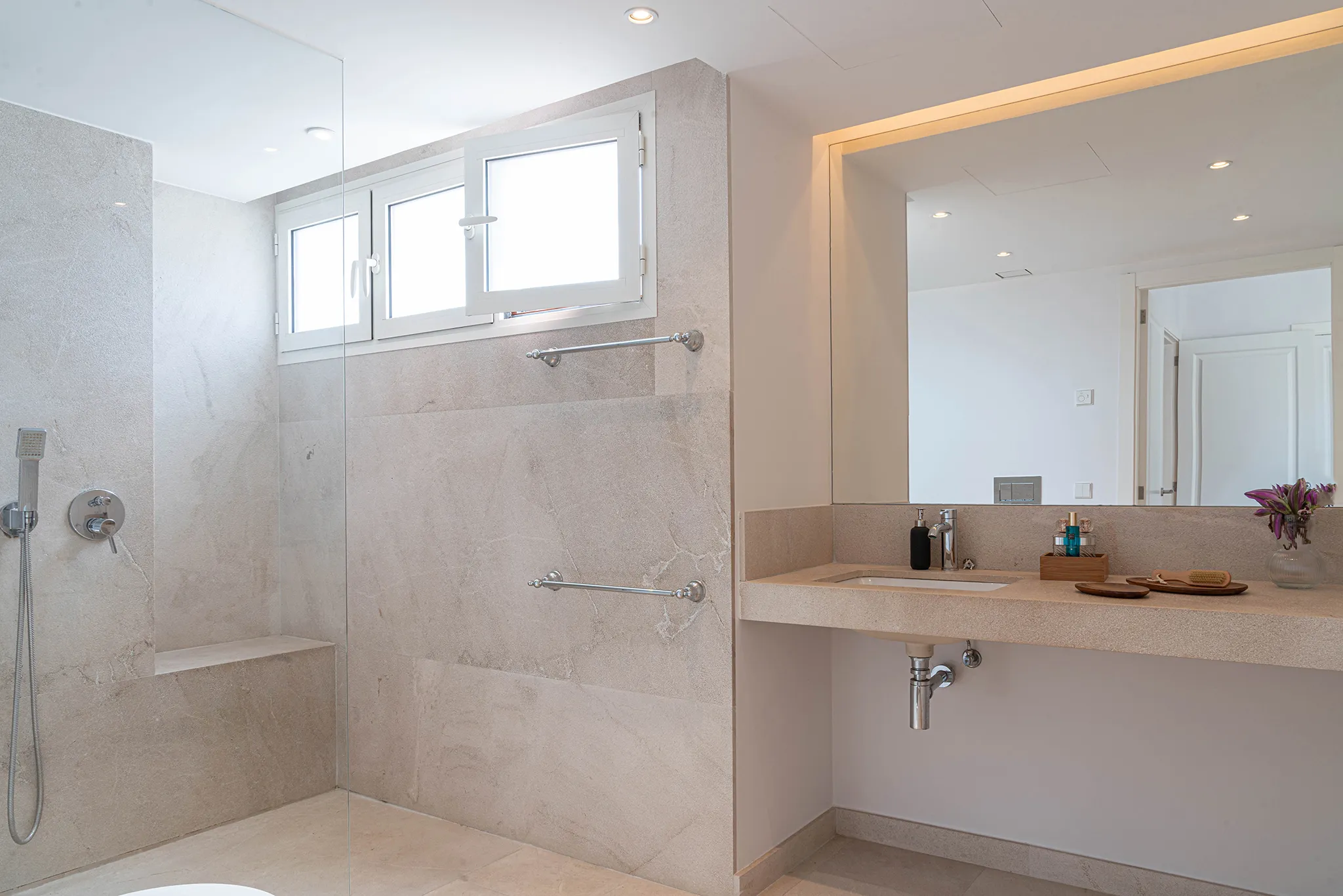 Renovated apartment with tennis views-11