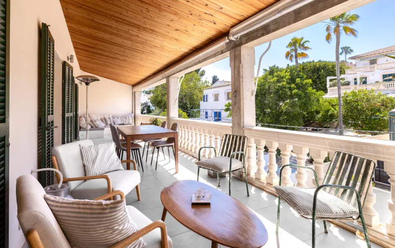 Apartamento reformado con gran terraza en el Terreno