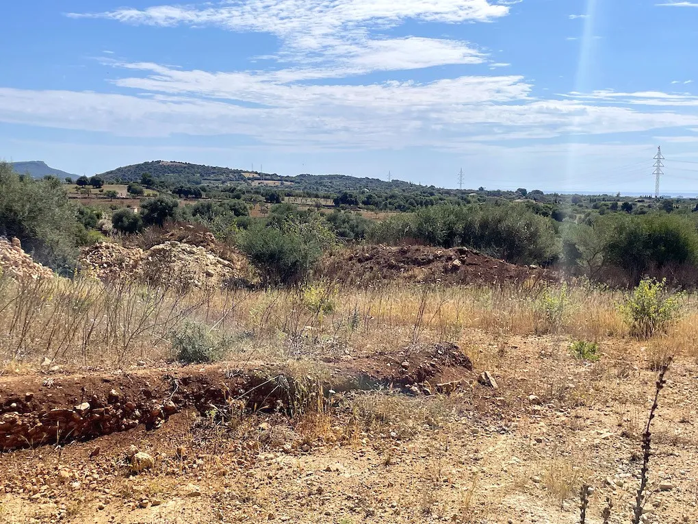 Terreno con licencia de obra y vistas al mar-2