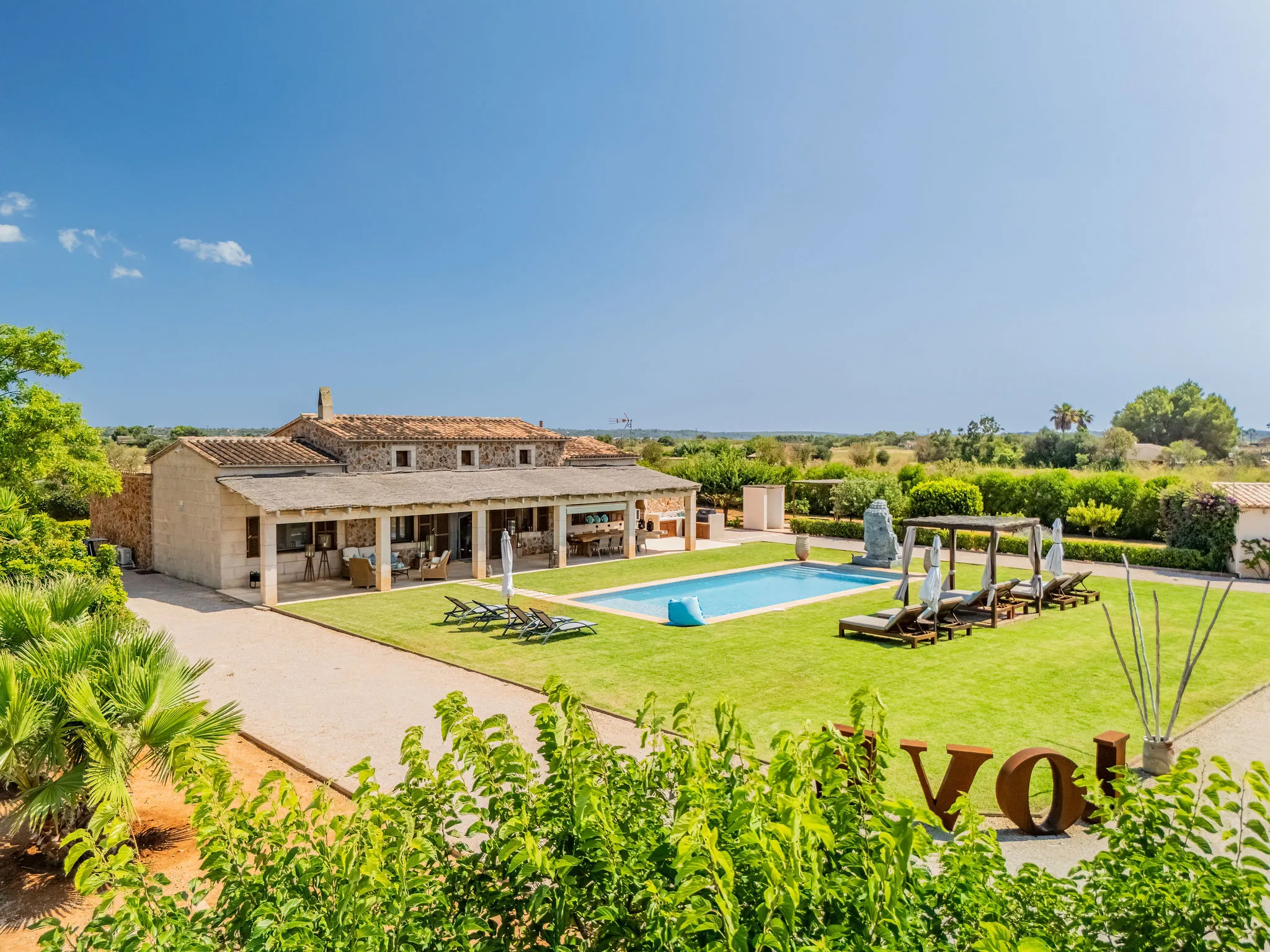 Средиземноморский загородный дом с бассейном недалеко от Эс Тренк-13