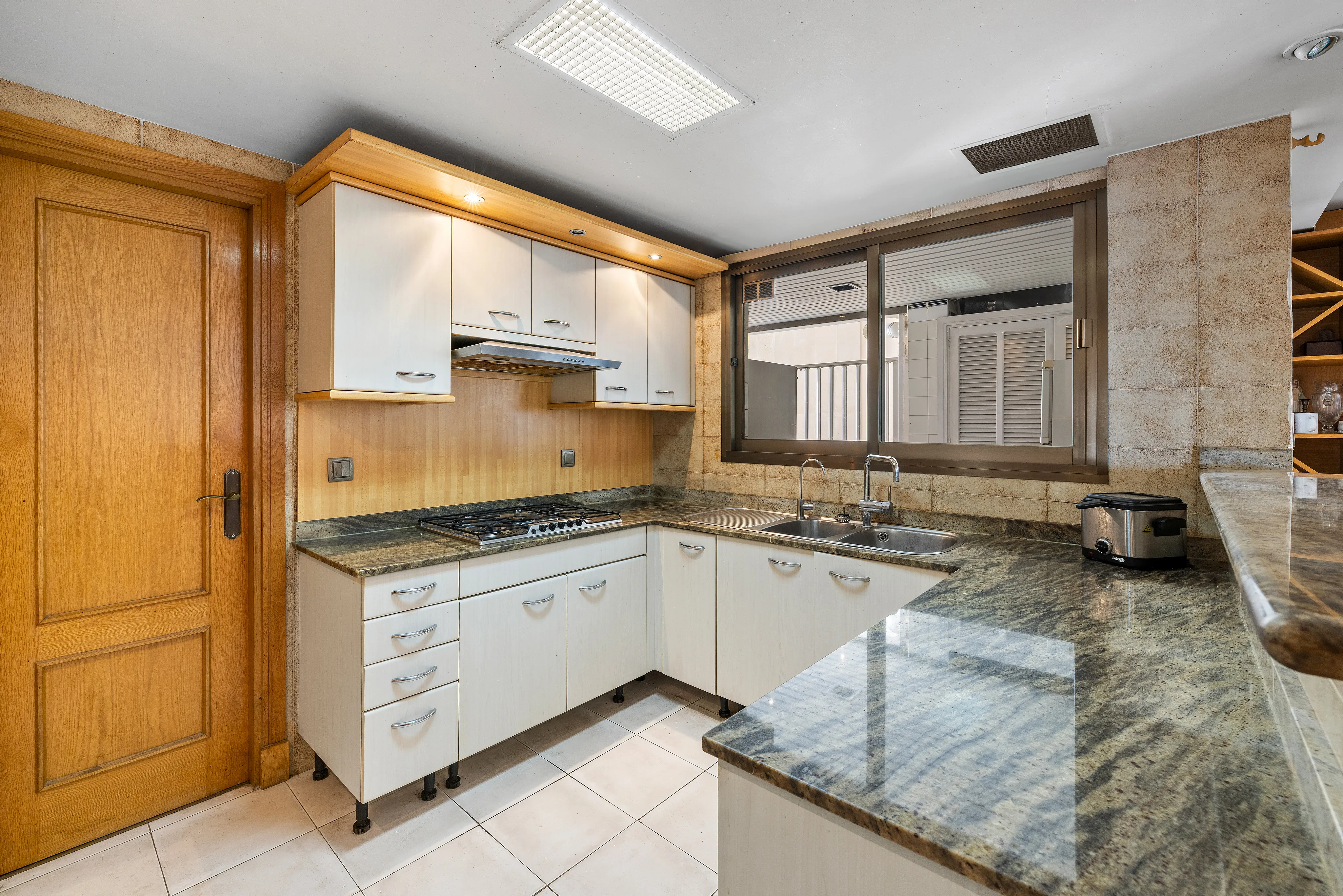 Роскошная резиденция с захватывающим видом на гавань-8