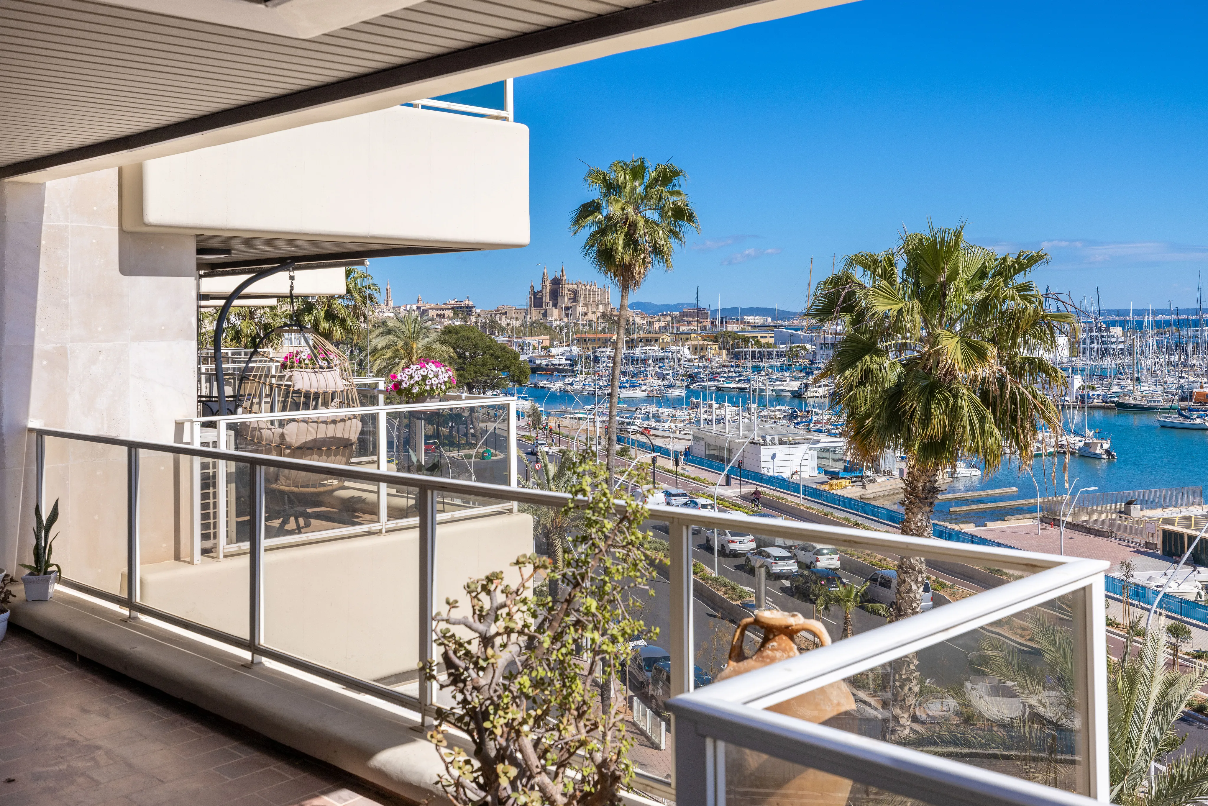 Роскошная резиденция с захватывающим видом на гавань-23