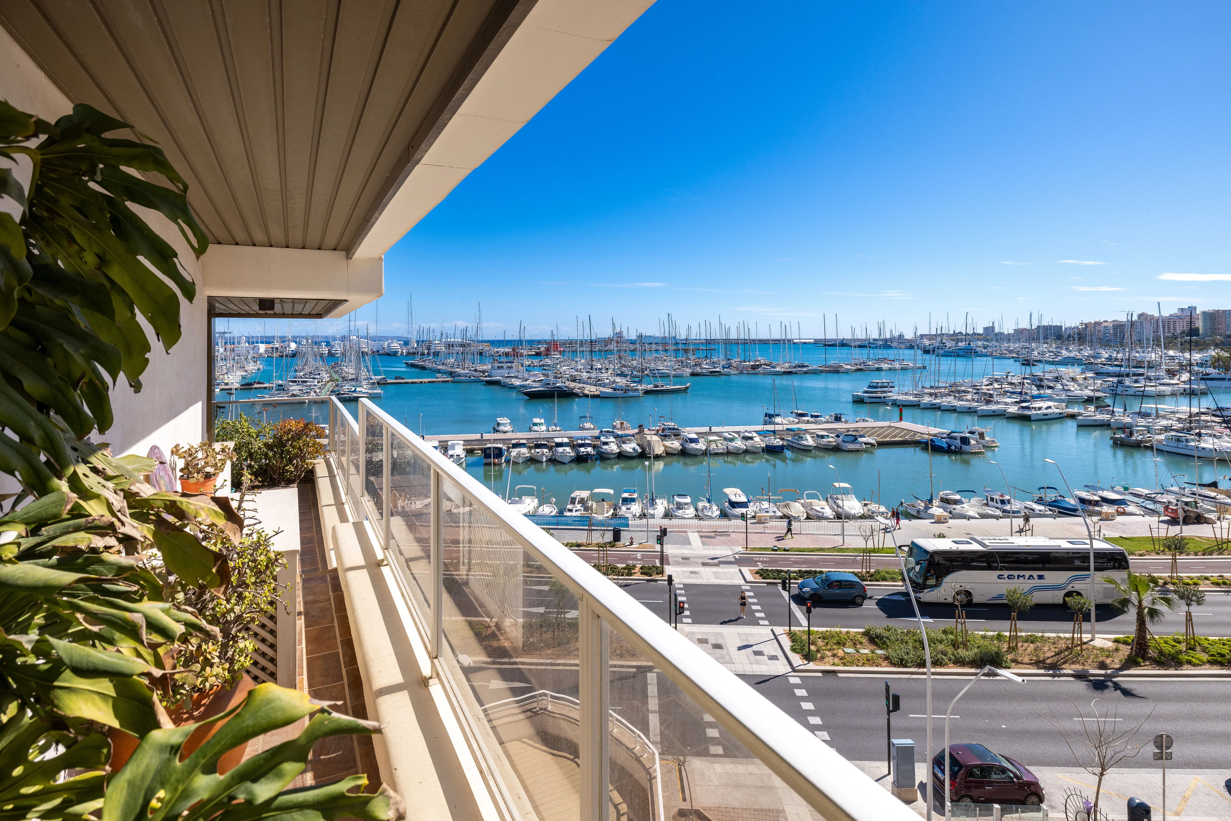 Роскошная резиденция с захватывающим видом на гавань-1