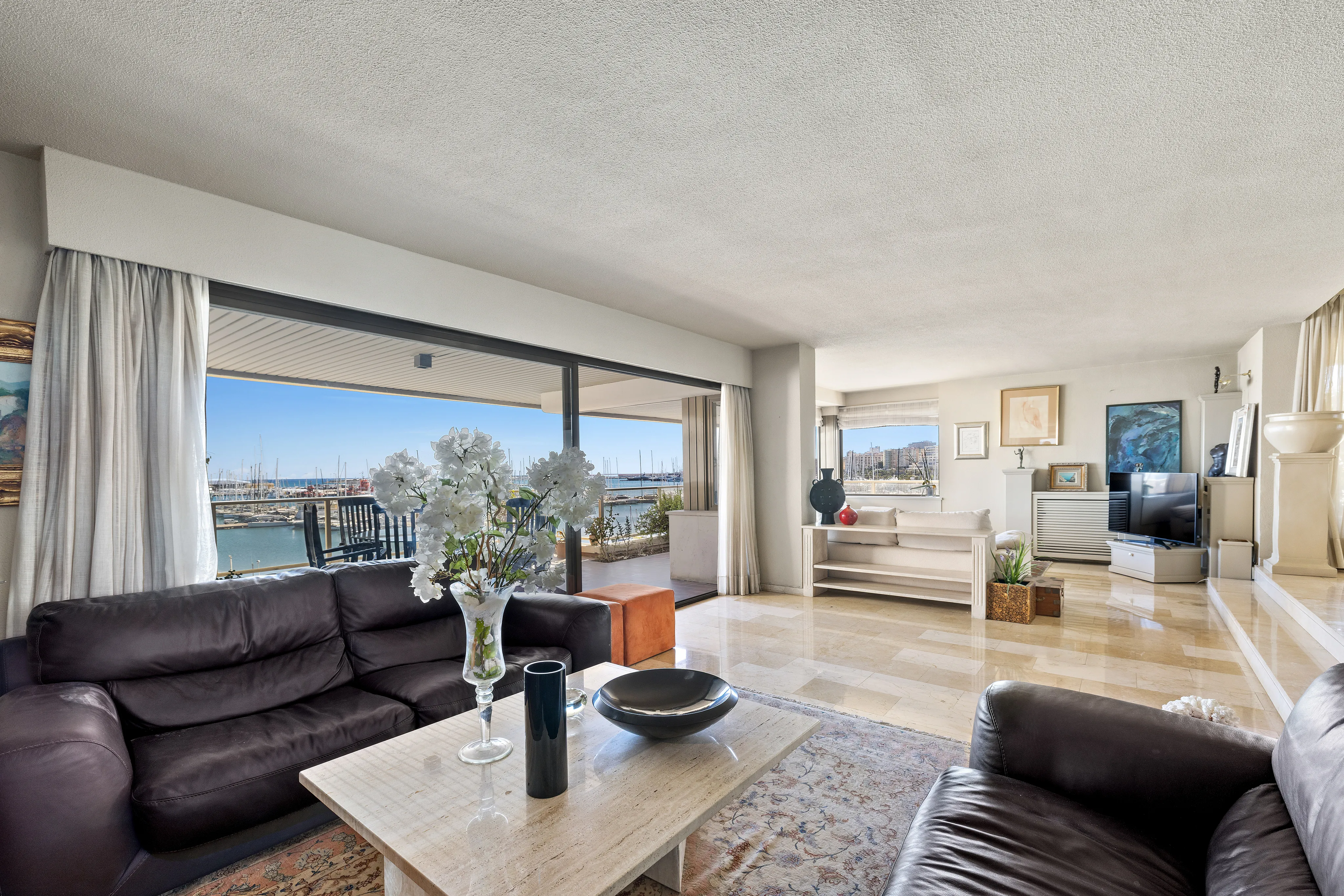 Роскошная резиденция с захватывающим видом на гавань-5