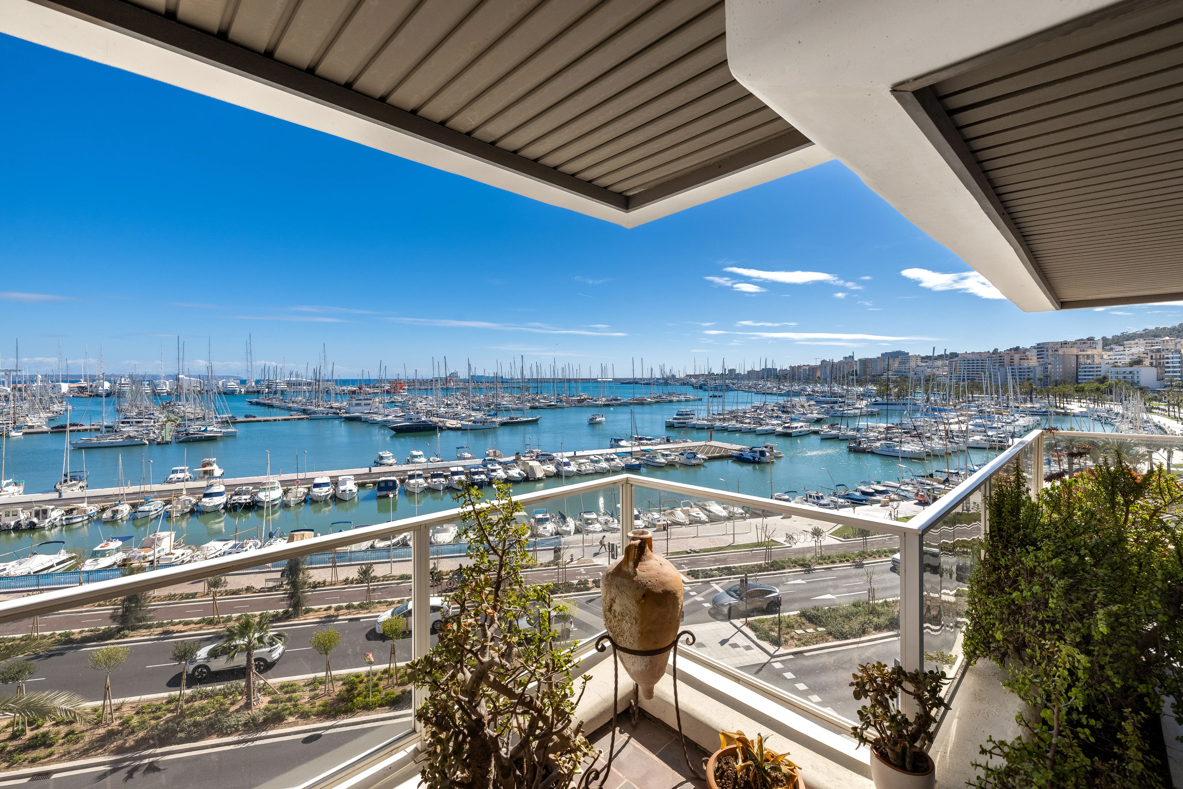 Роскошная резиденция с захватывающим видом на гавань-21